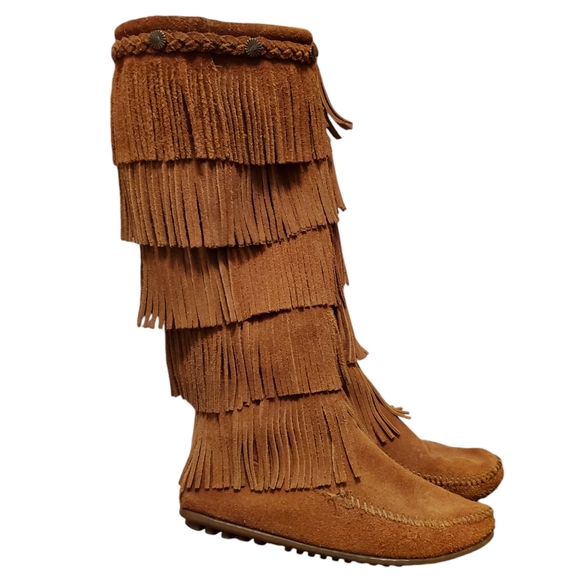Minnetonka 5-Layer Fringe Boot - Picture 9 of 13